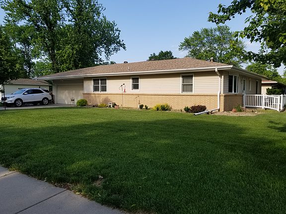 West side of home w/attached
2-stall garage