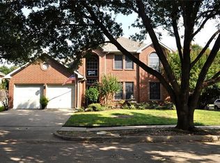 5300 Crescent Lake Dr, Fort Worth, TX 76137