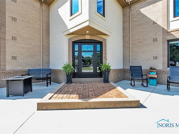 3rd image of 175 Tanglewood Dr