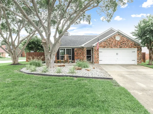 1209 Oxford Ln, Grapevine, TX 76051