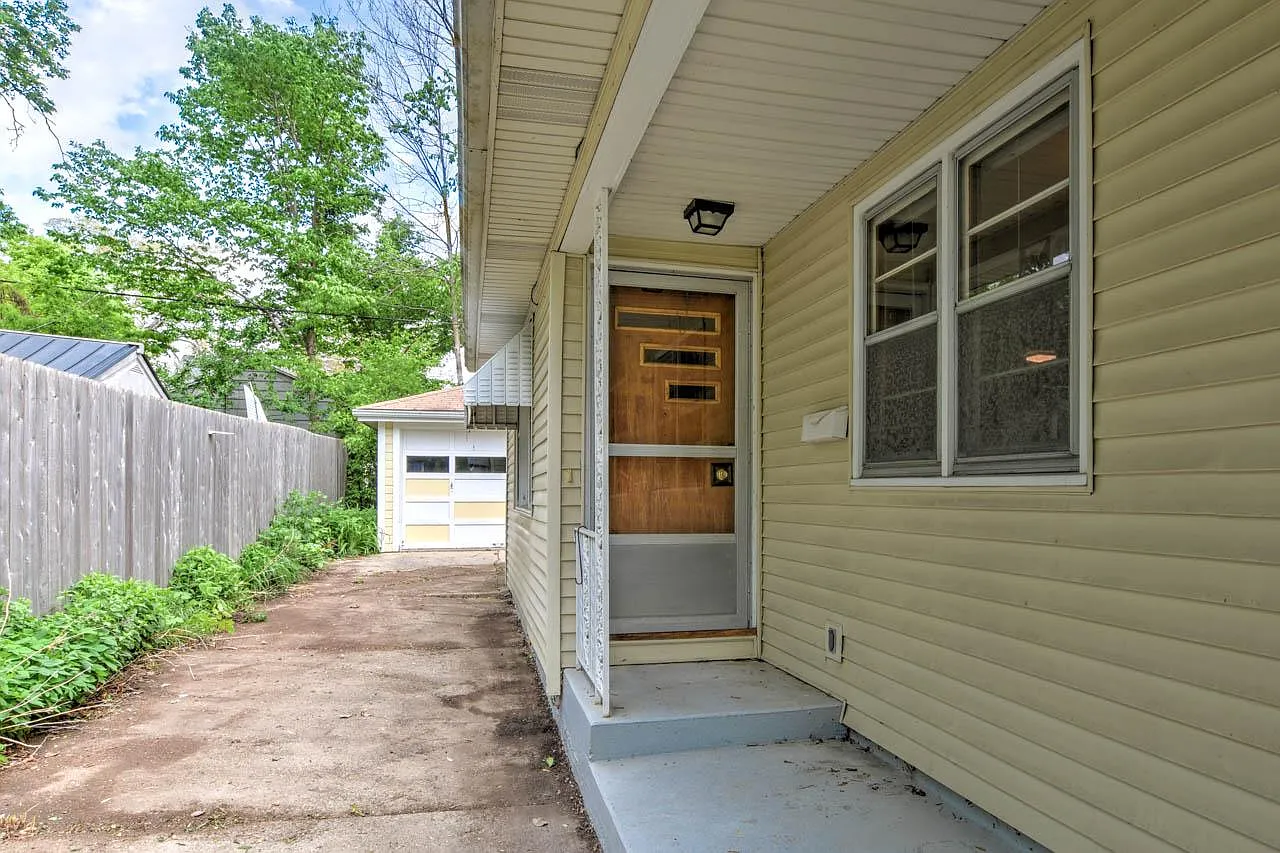 1 bed, 706 sqft, $1,185 — Photo 1