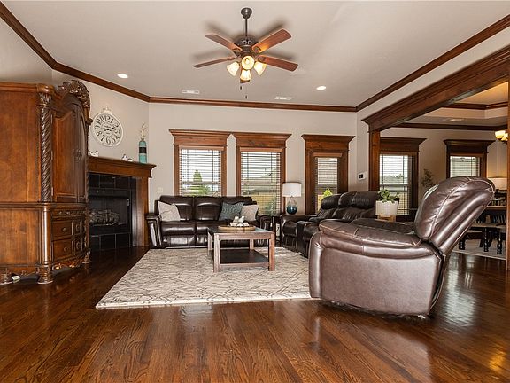 5th image of 6002 W Woodbine Dr