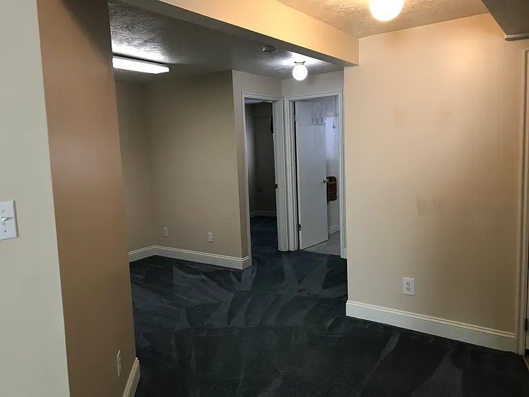 258 E Rawlins Ln — Photo 2