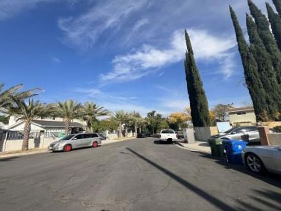 Exterior Neighborhood (street photo)