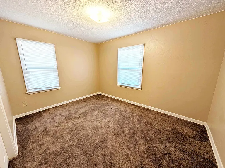 5600 S Rockwood Ave — Photo 8