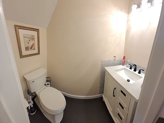 5th image of 210 Druid Ct