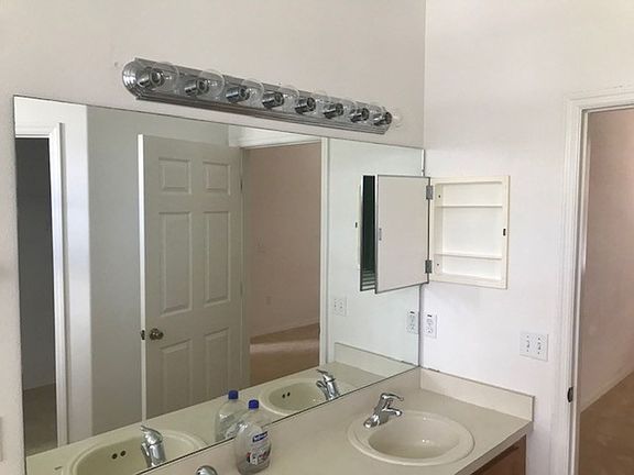 2nd image of 10 Coventry Ct