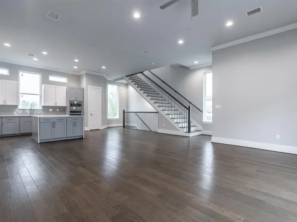 1545 W 22nd St, Houston, TX 77008