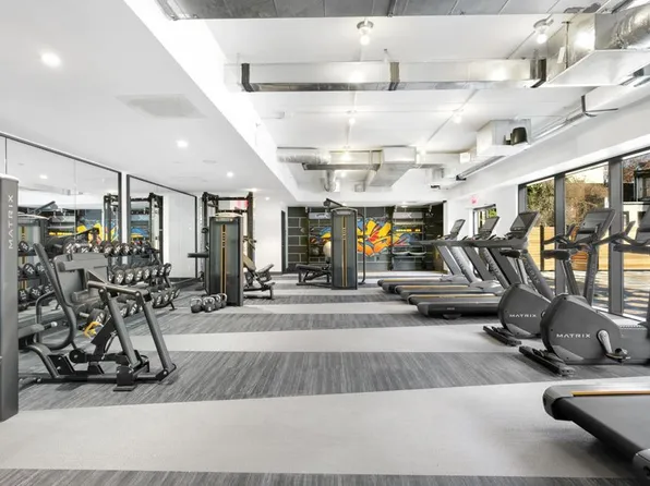 555 Waverly Avenue image 10 of 27