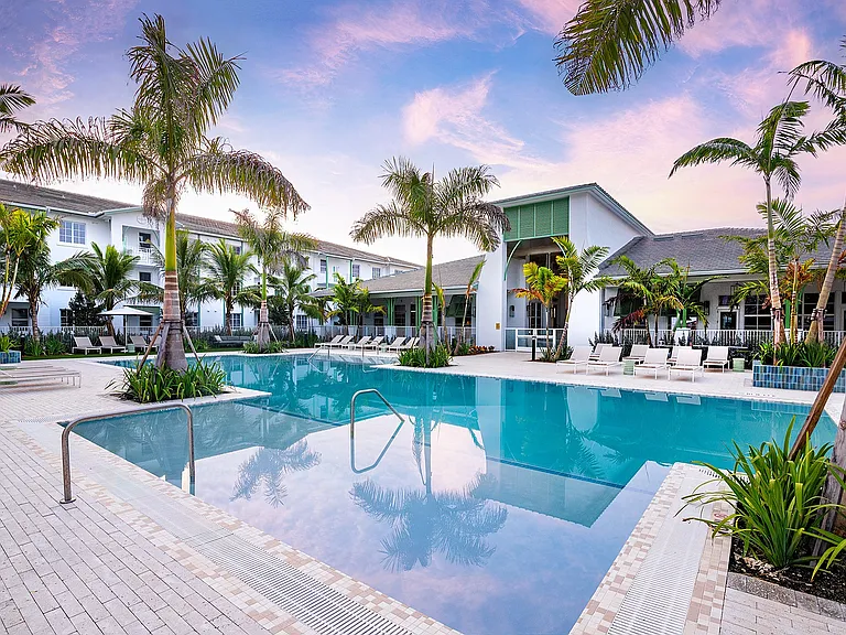 Marlowe Naples — Photo 26