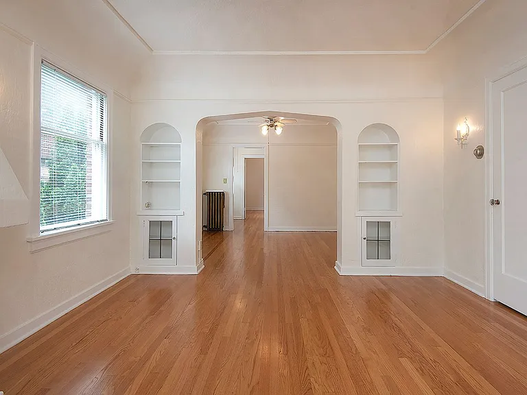 608 Belmont Ave E — Photo 1