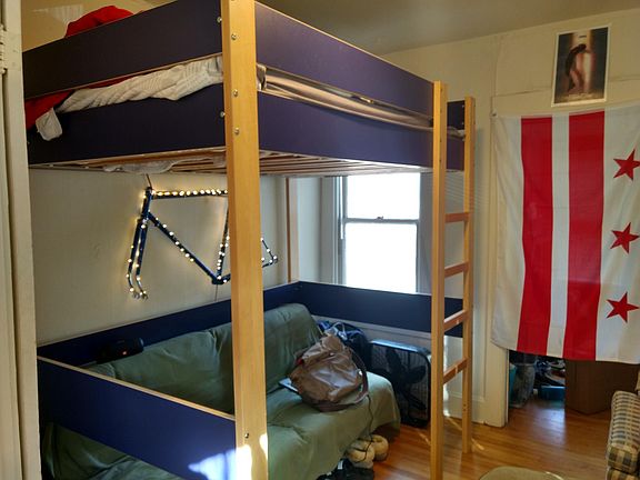 Middle bedroom/lounge