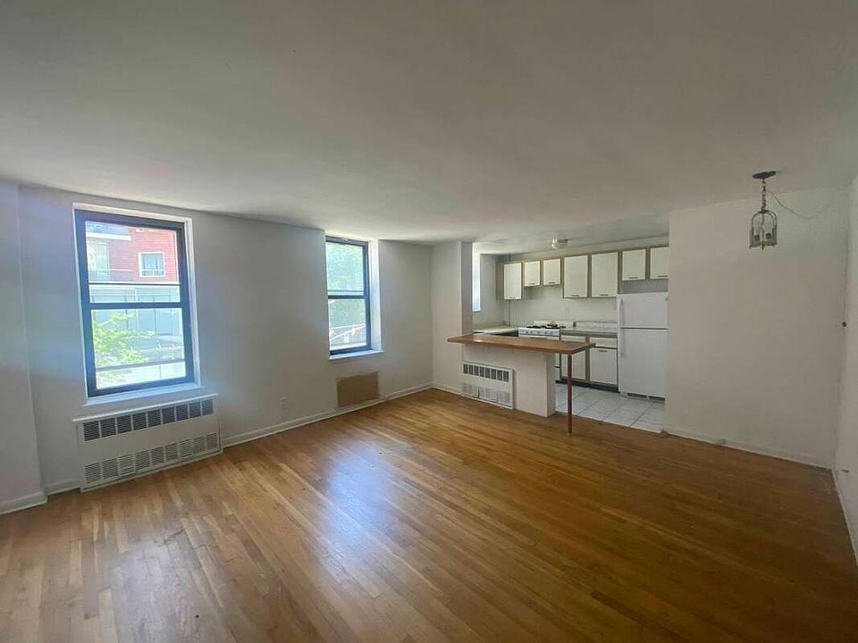 1st image of 300 E 49th St #2BA