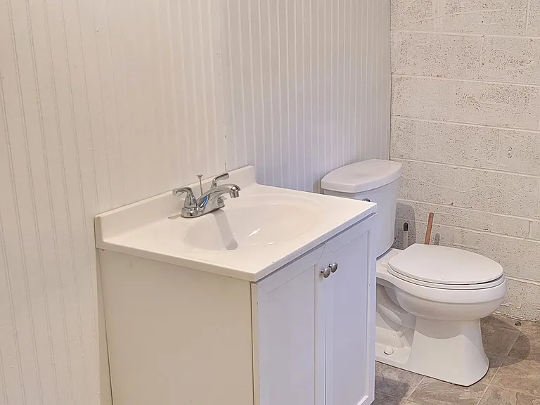 111 Mayor Ave — Photo 21