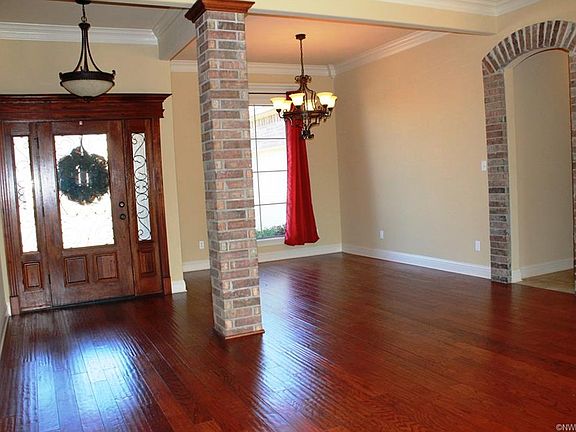 5th image of 410 Fair Oaks St