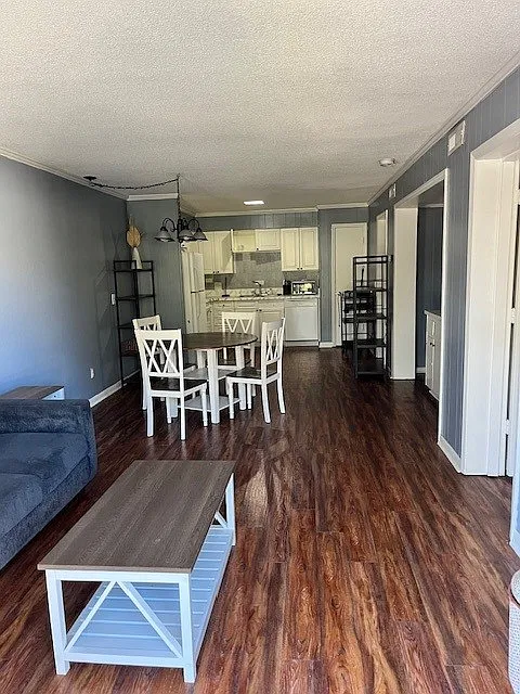 2 bed, 1.5 bath, 864 sqft, $2,000 — Photo 2