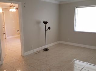 10520 SW 47th St, Miami, FL 33165