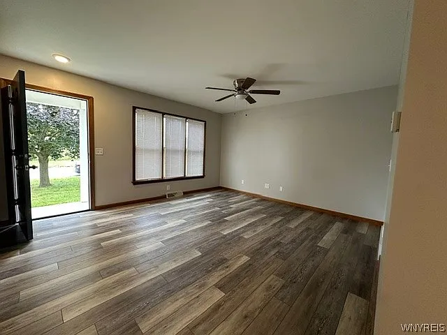 2 bed, 1.5 bath, 2788 sqft, $1,450 — Photo 3