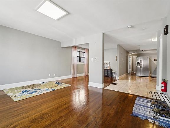 4th image of 15 Linden Ave