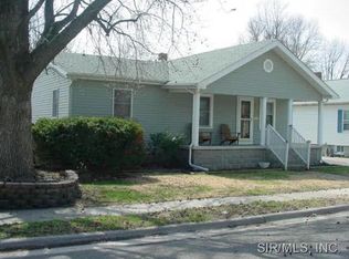 137 E 3rd St, Roxana, IL 62084