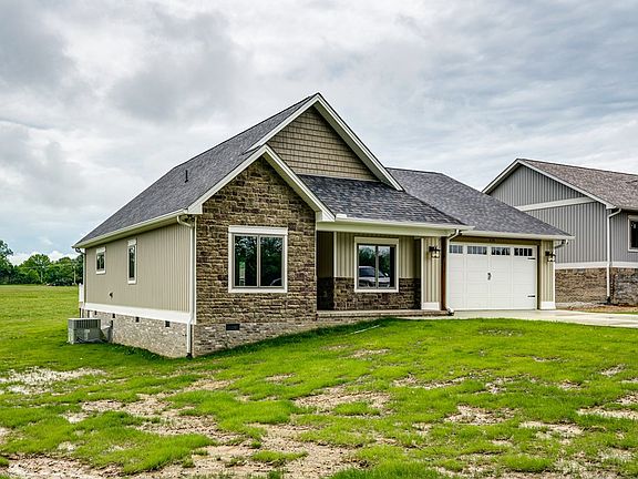 3rd image of 5711 Presley Ln