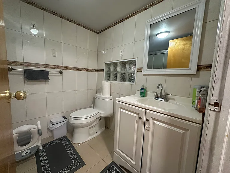 2323 E 16th St #1 — Photo 3