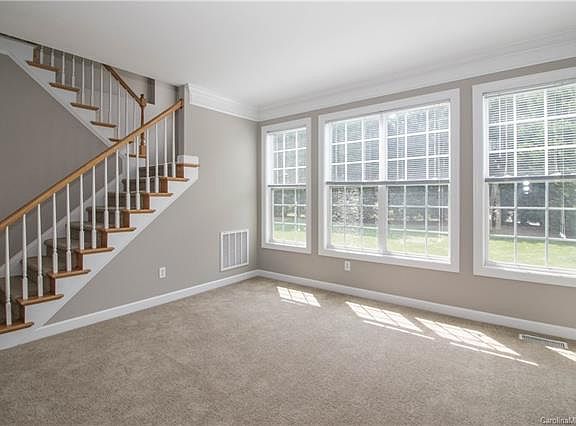 5th image of 216 Castles Gate Dr