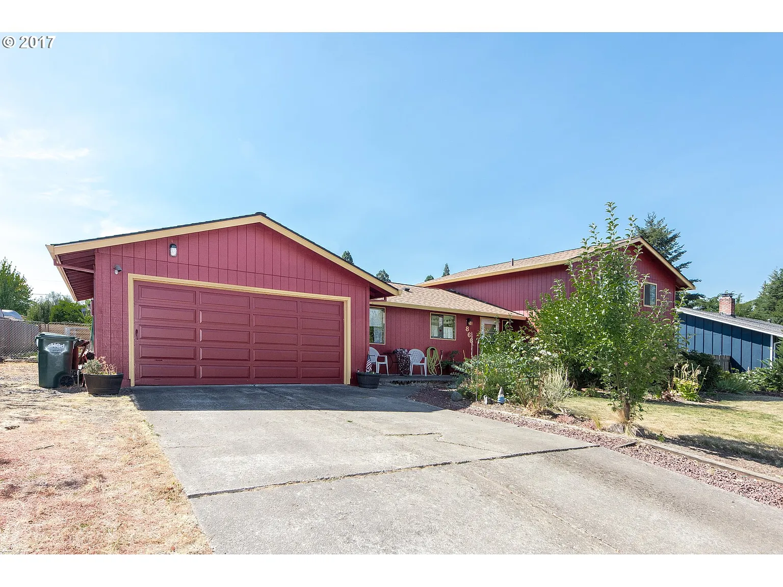 866 NE Darnielle Dr photo 1