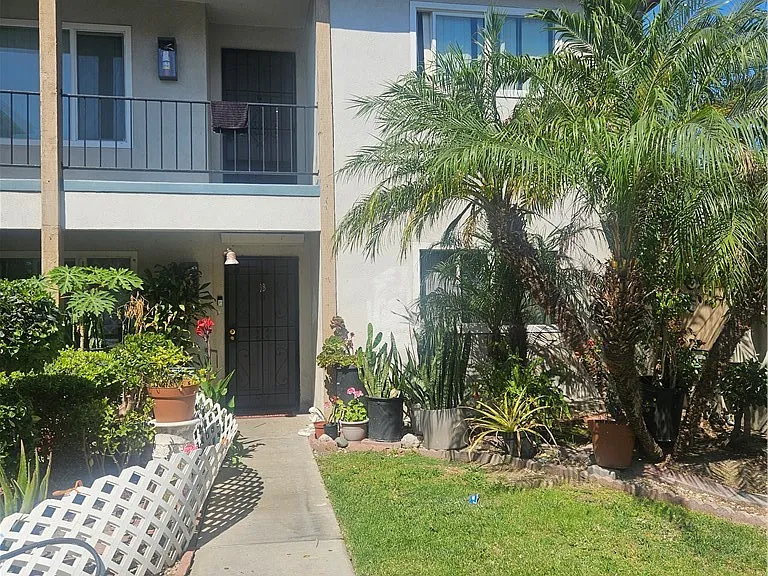 2546 E Park Ln — Photo 1