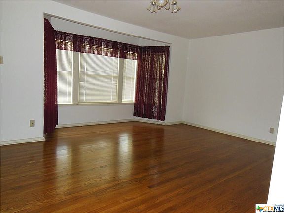 2nd image of 391 Oakcrest Dr
