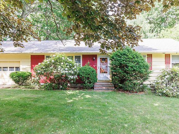 3rd image of 15 Avery Heights Dr