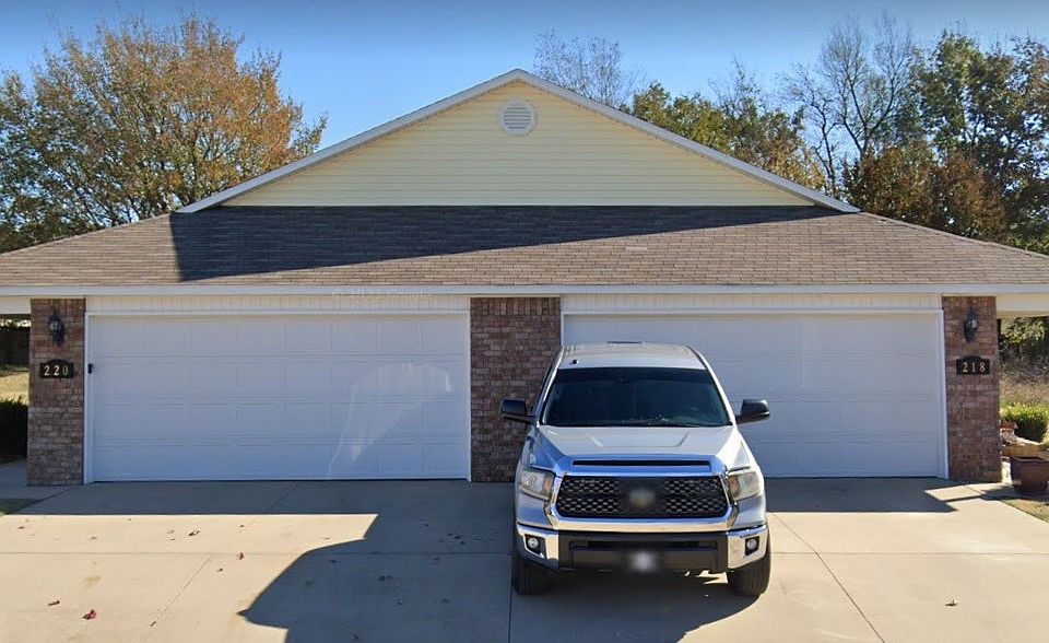 1st image of 218 & 220 N Marietta Way