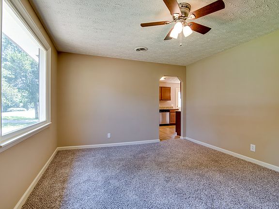 5th image of 209 Fischer Dr