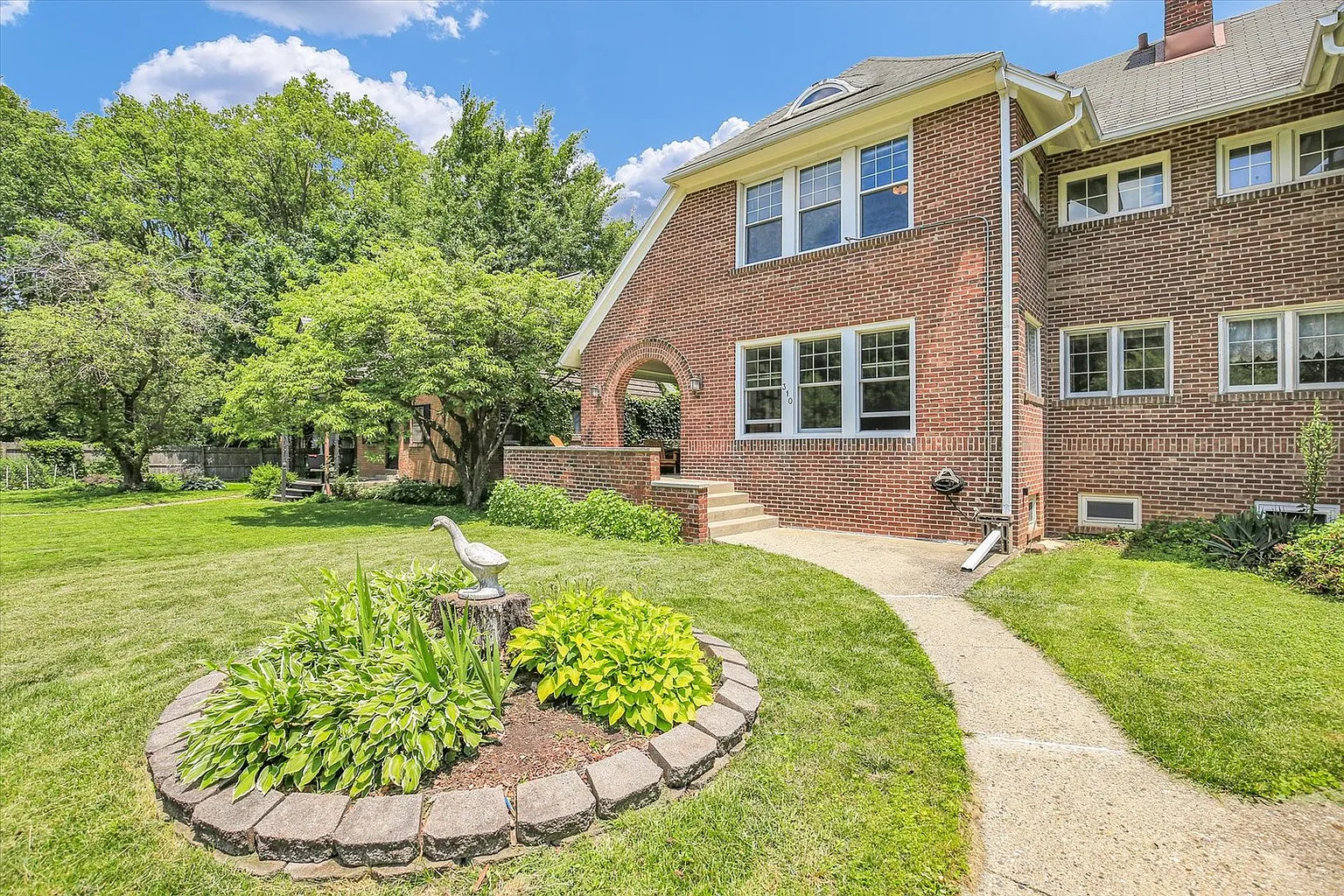310 Davidson Dr photo 1