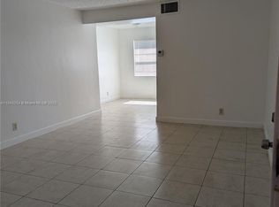 31 SE 2nd Ave #102, Hallandale, FL 33009