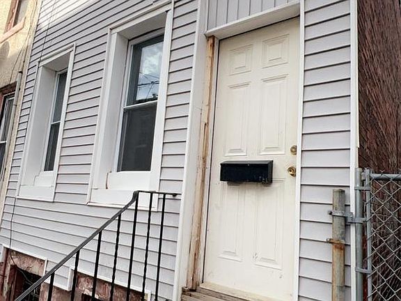 2nd image of 1211 W Firth St