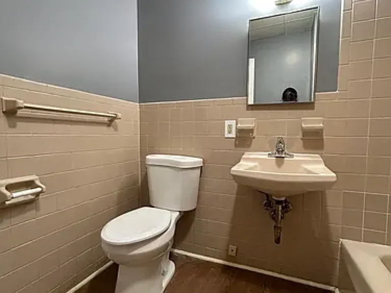 32 Chestnut St #18 — Photo 16