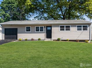 11 Dartmouth Rd, Parlin, NJ 08859