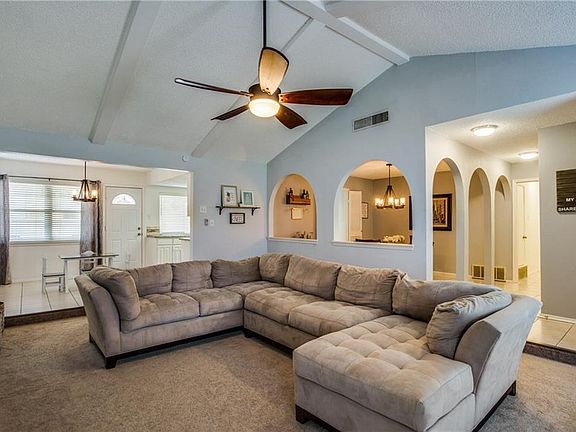 5th image of 2524 Laurel Ln