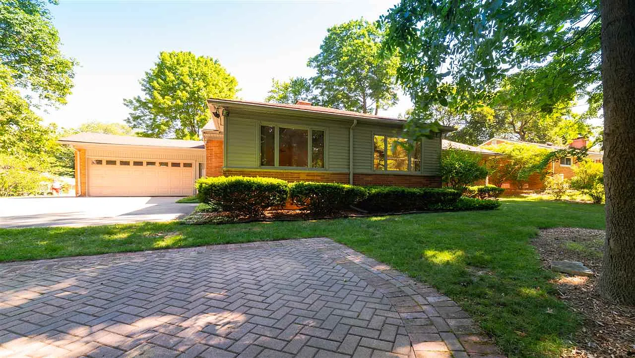 32045 Nottingwood St photo 1