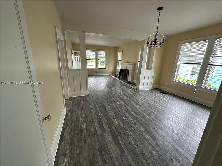 1870 Lakeview Dr — Photo 3