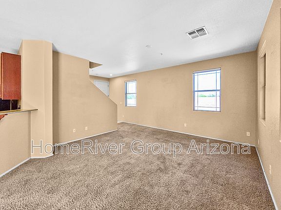 4th image of 3135 E Darrow St