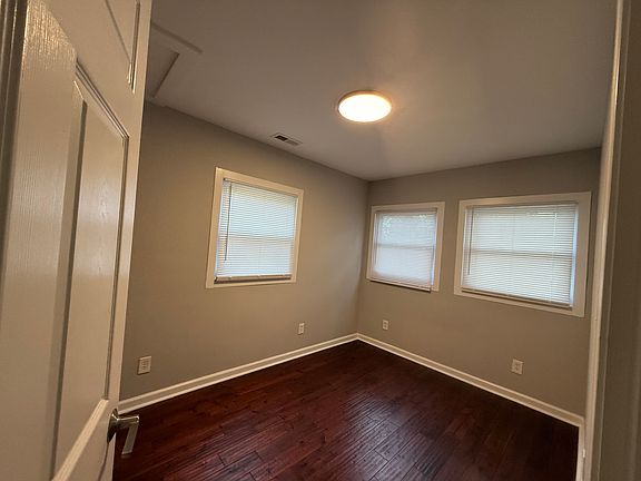 4th image of 955 Bradley Ln