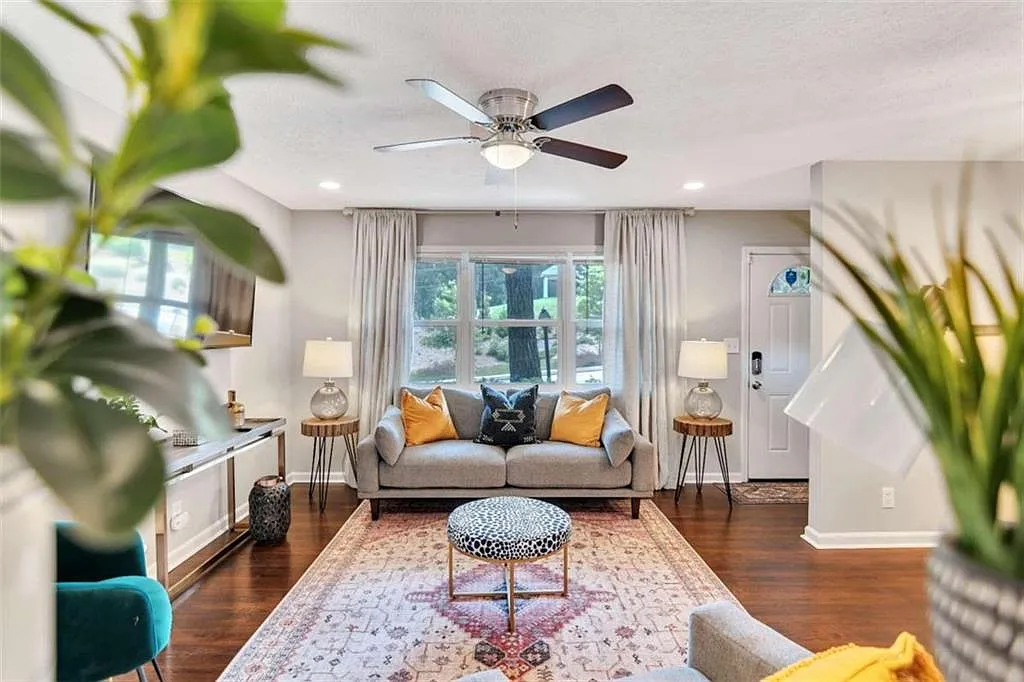 3 bed, 2.0 bath, $3,750 — Photo 3