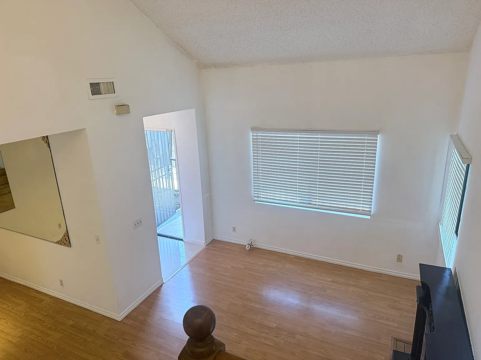 3 bed, 2.5 bath, 1561 sqft, $3,200 — Photo 3