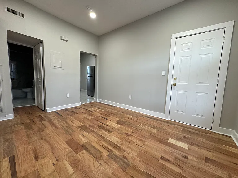 142 Rowe St #B3 — Photo 6