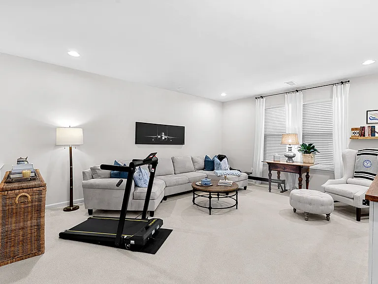 22840 Goldsborough Ter — Photo 8