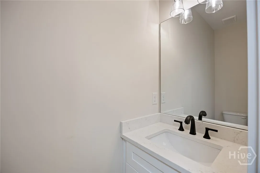 3 bed, 2.0 bath, 1884 sqft, $3,600 — Photo 4