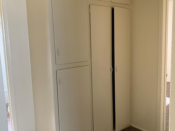 3rd image of 836 S Kingsley Dr APT 6