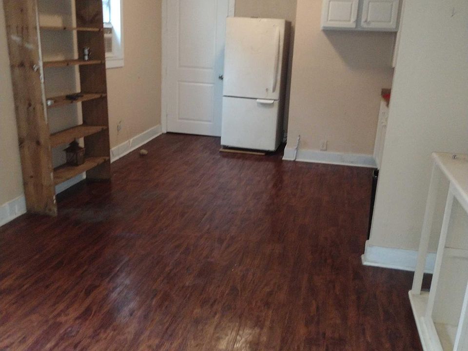 2nd image of 2222 Marais St #B